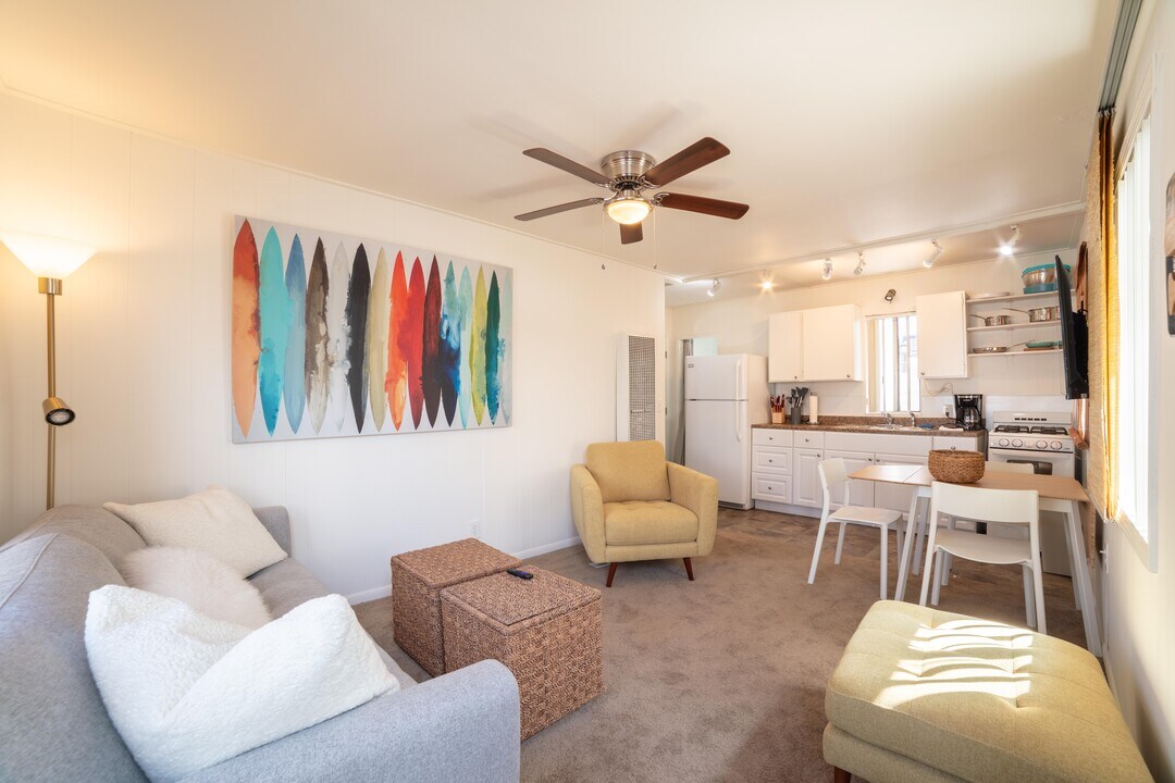 612 Bayview Dr in Hermosa Beach, CA - Foto de edificio