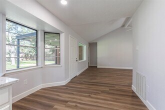 2112 Sierra Dr in Kemah, TX - Foto de edificio - Building Photo