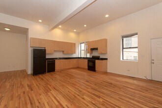 1260 N Greenview Ave, Unit R2 in Chicago, IL - Building Photo - Building Photo