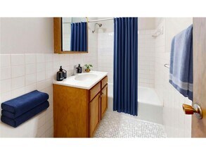 2216 Pleasant Ave in Minneapolis, MN - Building Photo - Building Photo