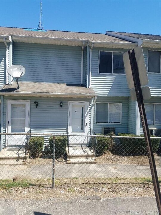 489 Wilson St in Waterbury, CT - Building Photo