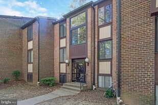 9743 Kings Crown Ct in Fairfax, VA - Building Photo