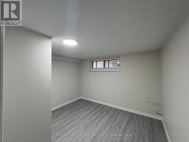 property at 9 Dewlane Dr