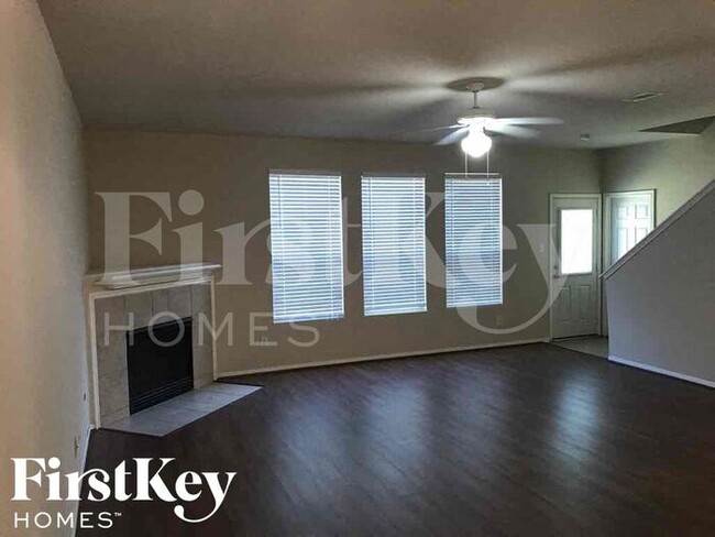 2351 Village Leaf Dr in Spring, TX - Foto de edificio - Building Photo