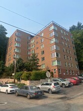1205 SW Cardinell Dr in Portland, OR - Building Photo - Building Photo