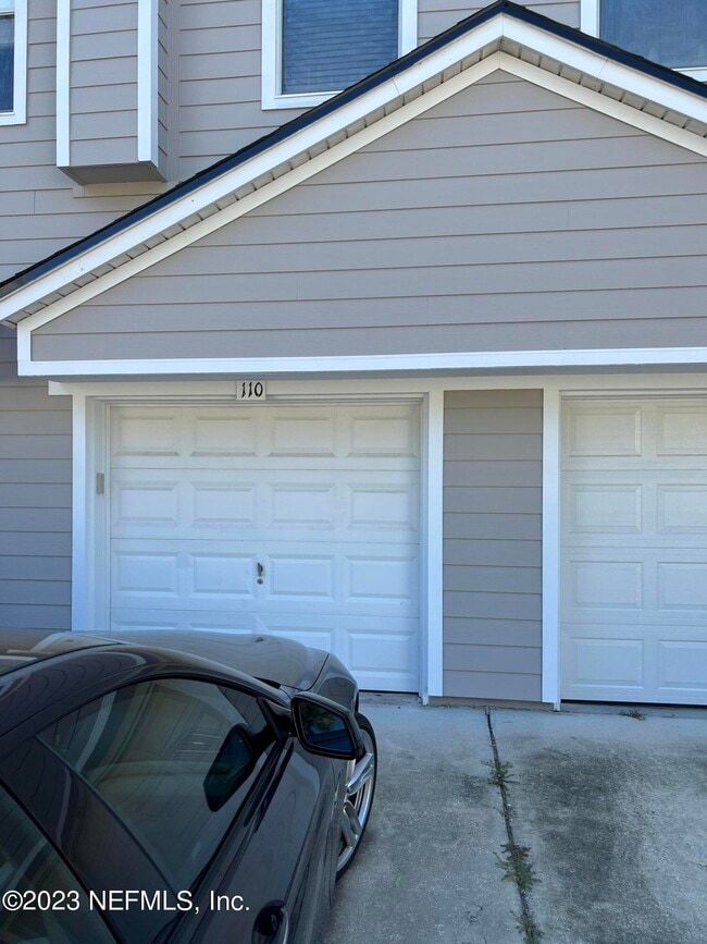 7063 Deer Lodge Cir in Jacksonville, FL - Foto de edificio - Building Photo