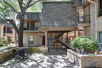 4320 Bellaire Dr S, Unit #135W in Fort Worth, TX - Foto de edificio - Building Photo