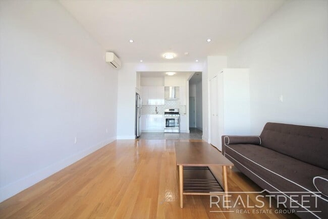 LUXURY LOFT in Queens! in Queens, NY - Building Photo - Building Photo