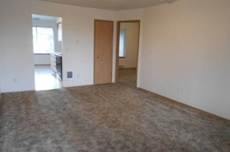 Westview Apartments in McMinnville, OR - Building Photo - Interior Photo