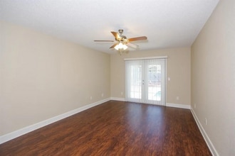 5404 Bay Lagoon Cir in Orlando, FL - Building Photo - Building Photo