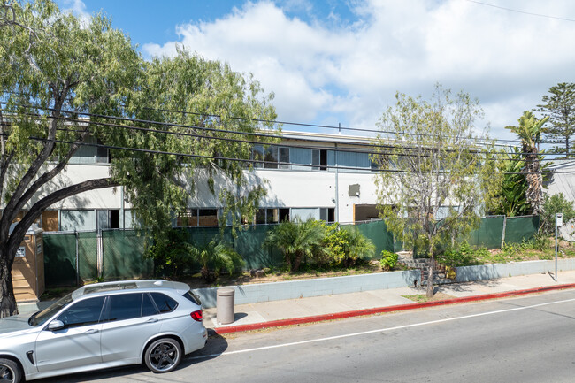 Kimi Gardens in Santa Barbara, CA - Foto de edificio - Building Photo