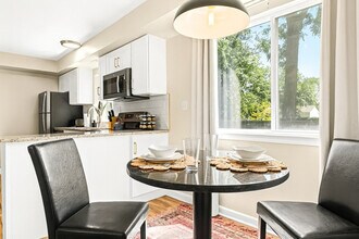 18459 Sharon Ln in Roseville, MI - Foto de edificio - Building Photo