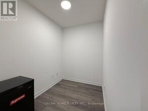 8 Interchange Wy in Vaughan, ON - Building Photo - Building Photo