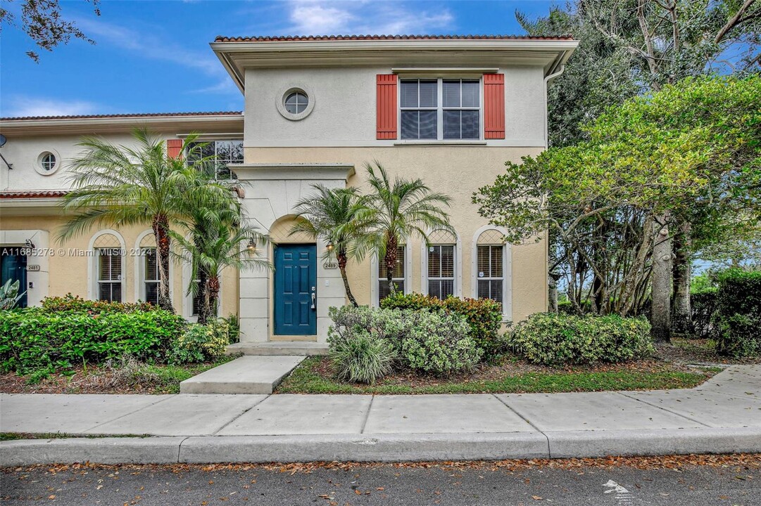 2417 SW 99th Way in Miramar, FL - Building Photo