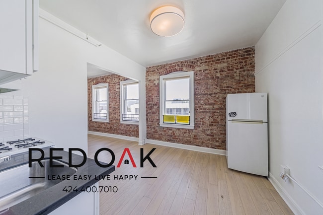 102 N Glendale Ave in Glendale, CA - Foto de edificio - Building Photo