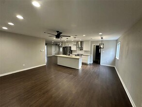 4129 Portland St in Irving, TX - Building Photo - Building Photo