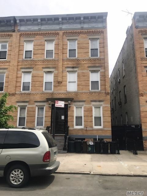 64-40 Madison St in Flushing, NY - Foto de edificio - Building Photo