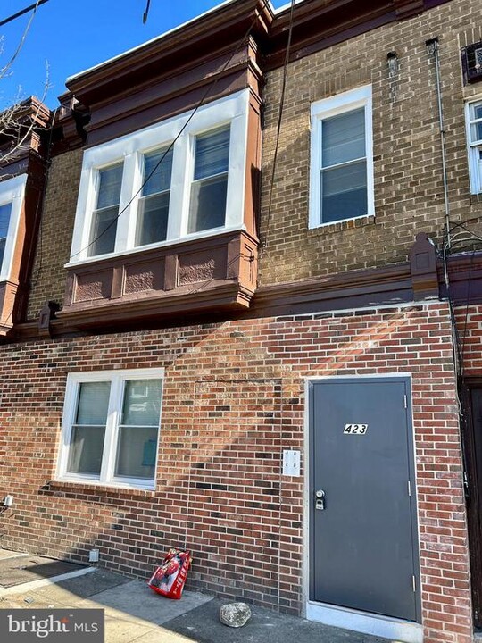 423 Main St in Darby, PA - Building Photo
