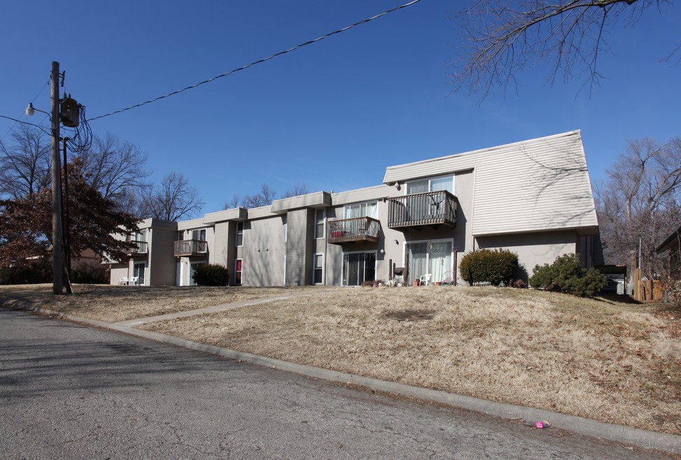 Paine-Gentry Apartments in Bridgeton, MO - Building Photo