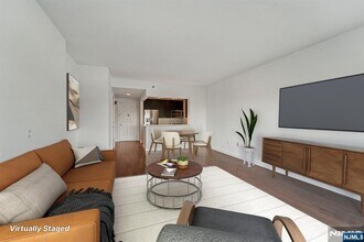 3118 City in Edgewater, NJ - Building Photo - Building Photo