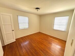 1037 Ocean Park Blvd, Unit ALowerFront in Santa Monica, CA - Foto de edificio - Building Photo