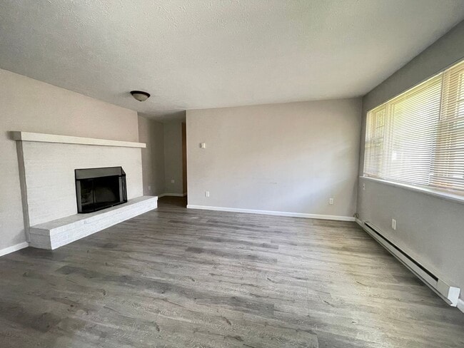 40-42 E Fir St in New London, OH - Building Photo - Building Photo