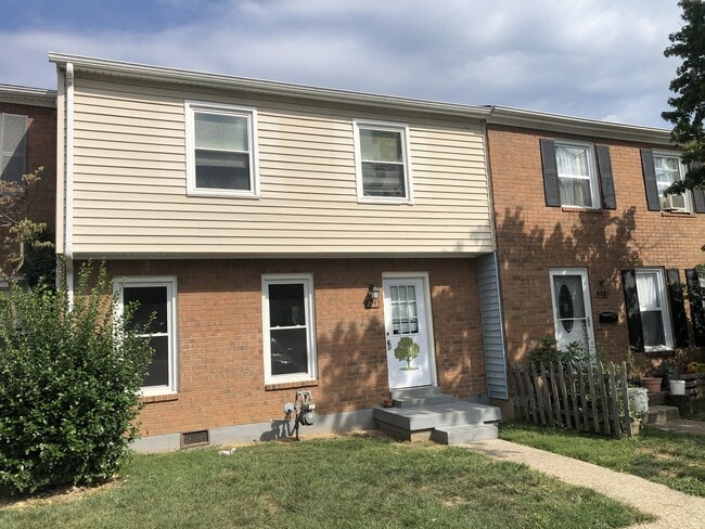 property at 205 Hedgewood Ct