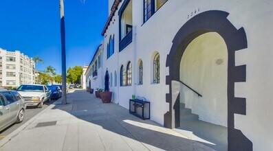 2241 Fourth Ave in San Diego, CA - Foto de edificio - Building Photo