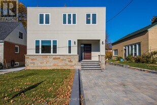 8 Clearview Heights in Toronto, ON - Building Photo