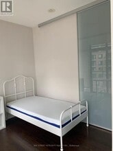 33 Charles St E in Toronto, ON - Building Photo - Building Photo