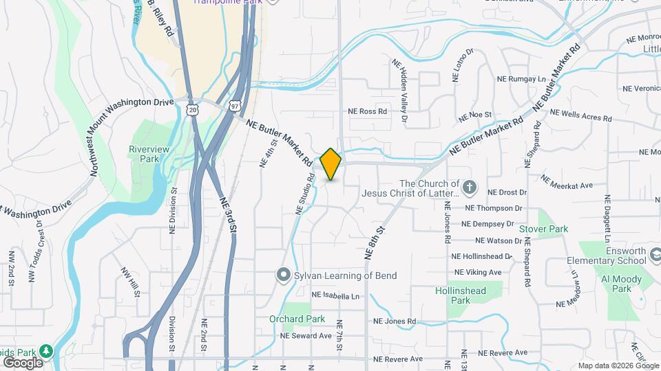 611 NE Tracker Ct Map and Location Details