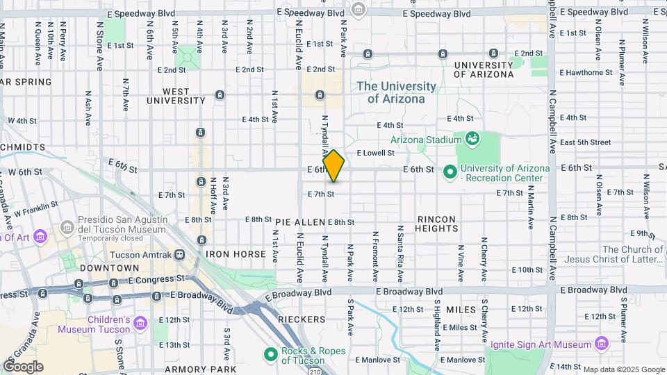 915 E 7th St Map and Location Details