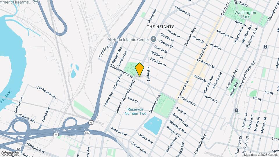 194 Manhattan Ave Map and Location Details