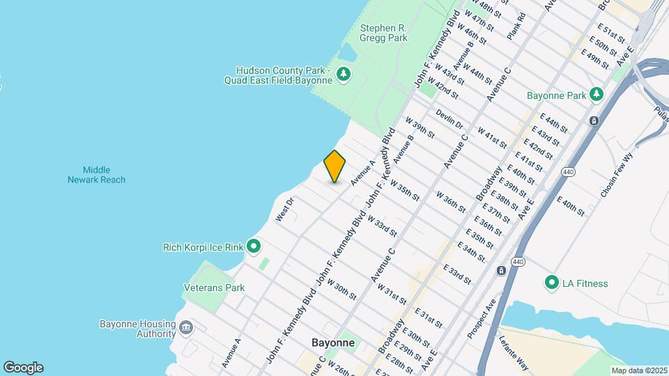 151 W 33rd St Map and Location Details