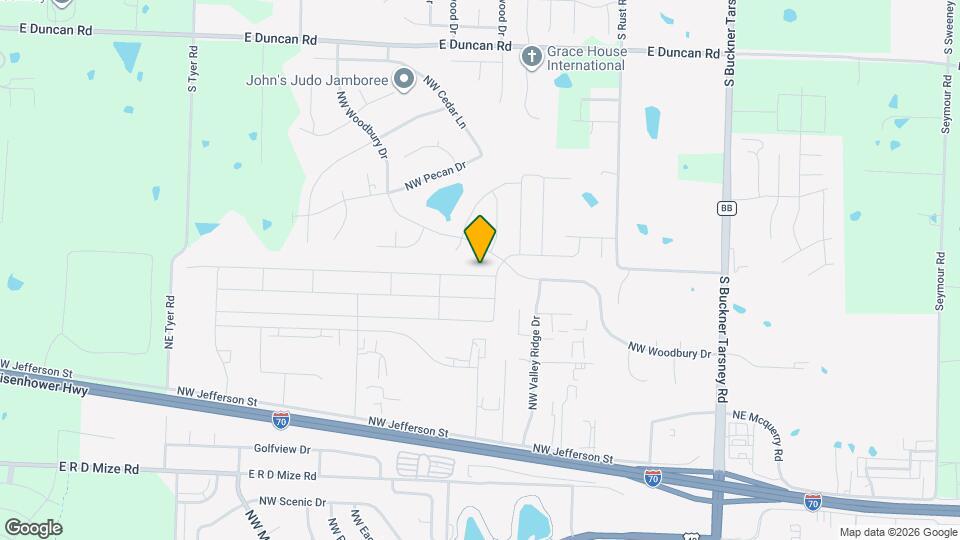 904 NW Hilltop Ln Map and Location Details