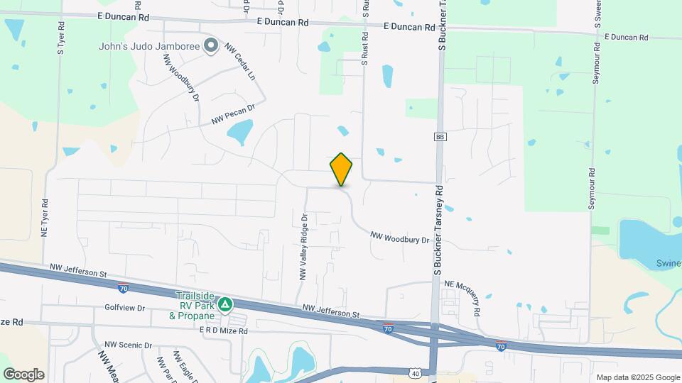 417 NW Woodbury Dr Map and Location Details