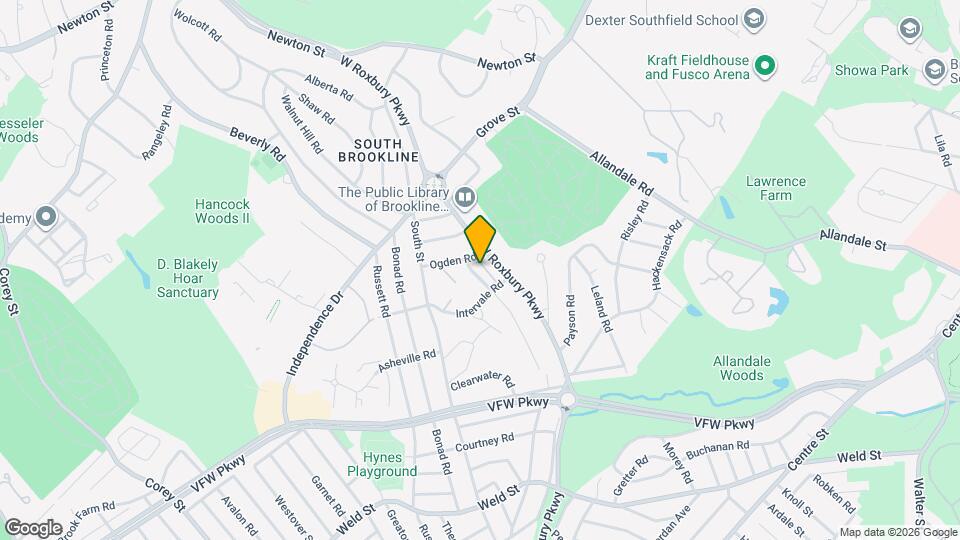 910 W Roxbury Pkwy Map and Location Details