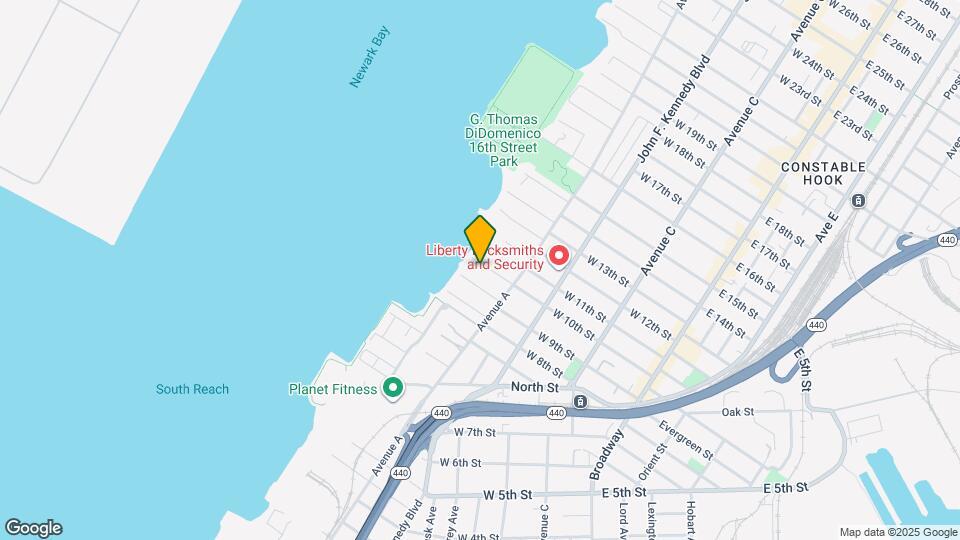 170 W 10th St Map and Location Details