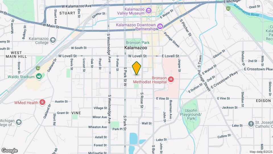 220 W Walnut St, Unit 7 Map and Location Details