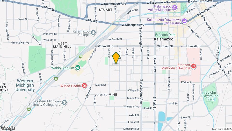 832 W Walnut St Map and Location Details