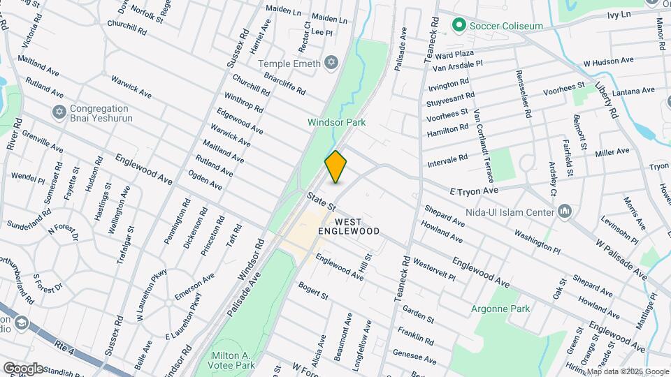 Teaneck Square Apartments Map and Location Details
