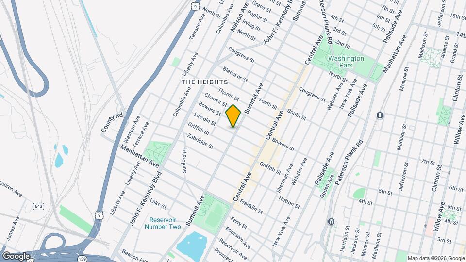 977 Summit Ave Map and Location Details