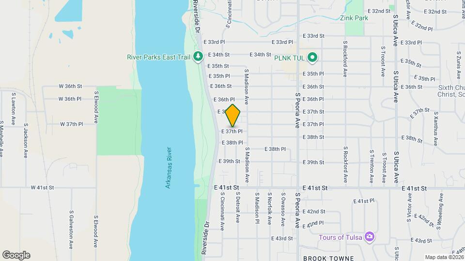 929 E 37th Pl Map and Location Details