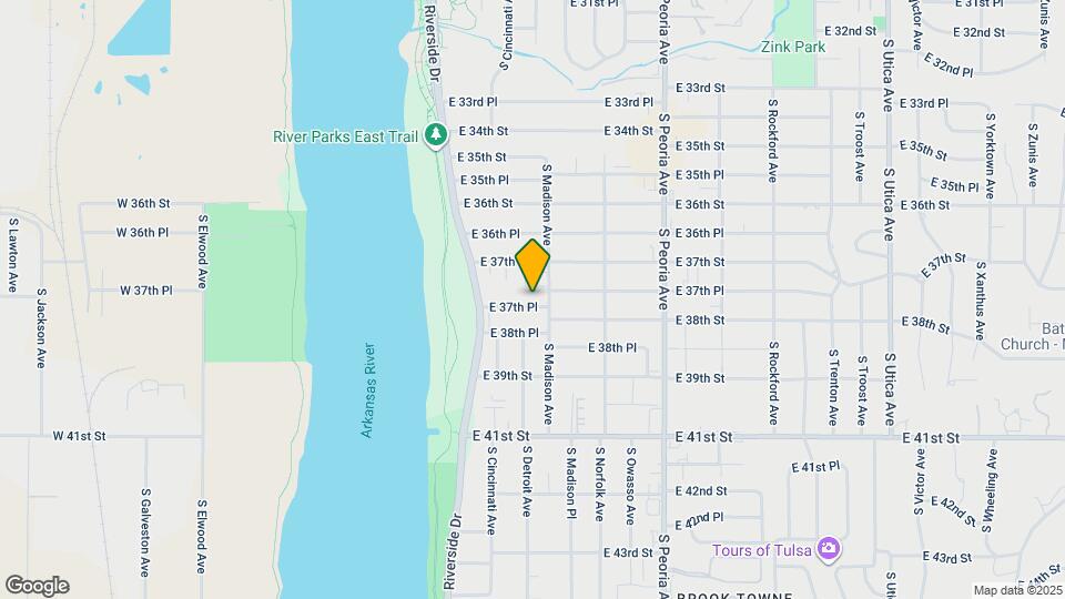 945 E 37th Pl Map and Location Details