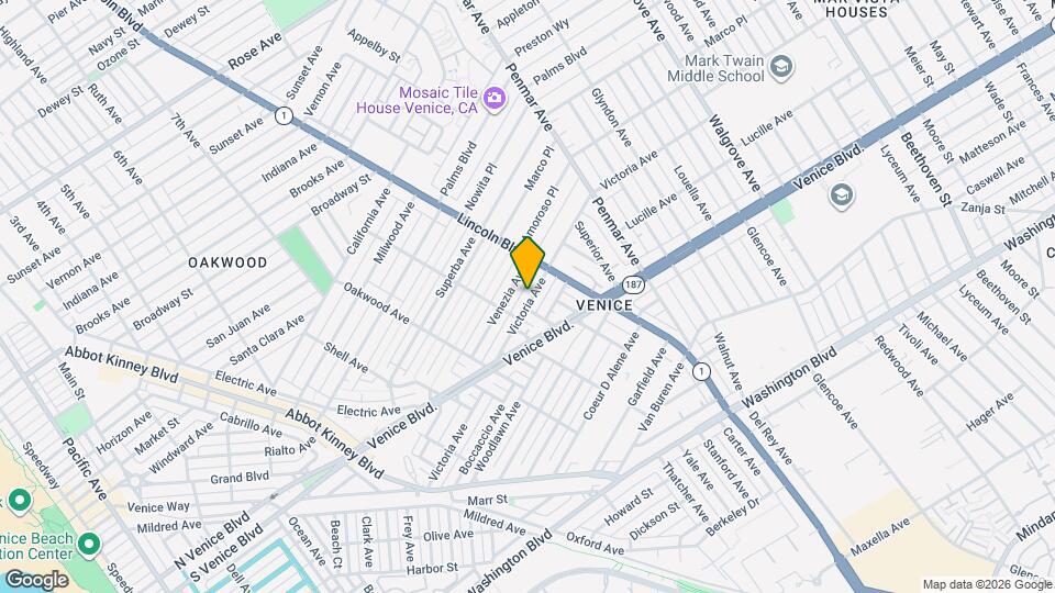 927 1/2 Victoria Ave Map and Location Details