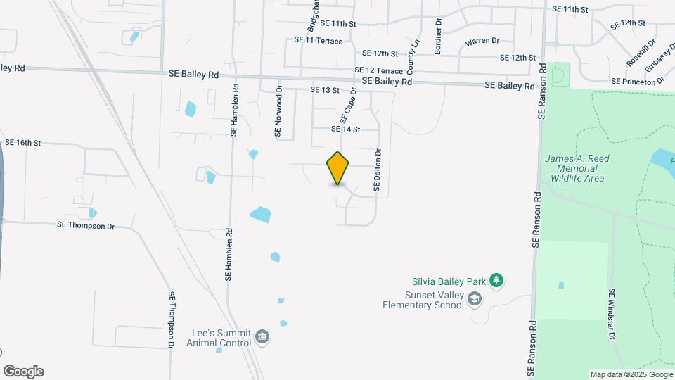801 SE Hocker Ct Map and Location Details