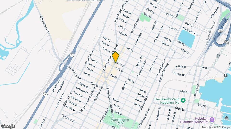 910 Summit Ave, Unit 301 Map and Location Details