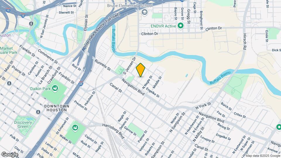413 N Live Oak St Map and Location Details