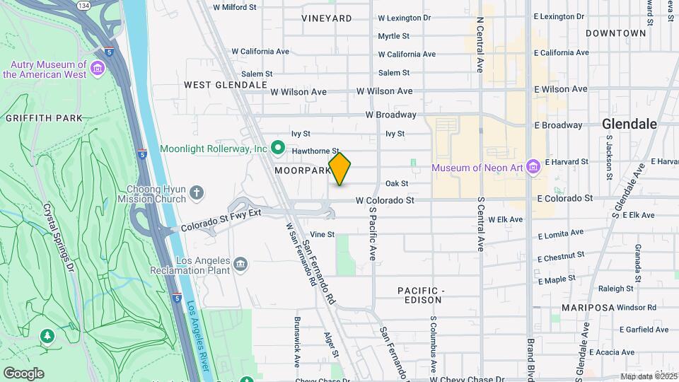 544 Oak St Map and Location Details