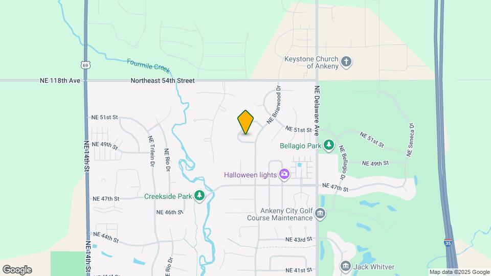 738 NE Spring St Map and Location Details